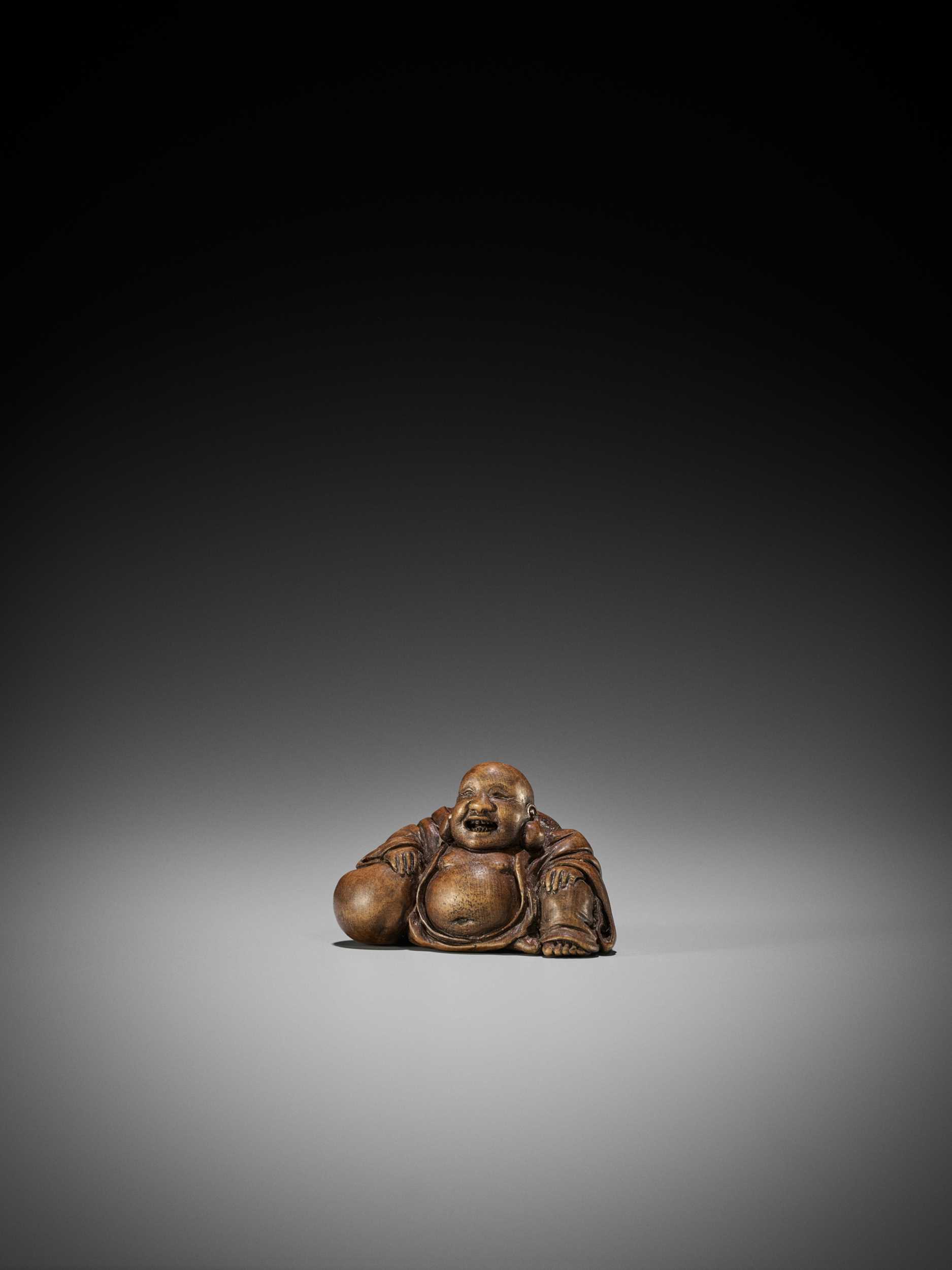 Lot 13 - A FINE WOOD NETSUKE OF HOTEI