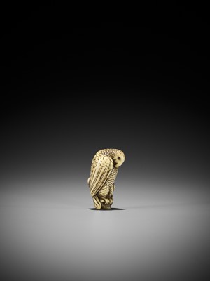 Lot 254 - A RARE STAG ANTLER NETSUKE OF A PARROT ON PINE TREE