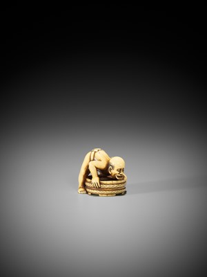 Lot 38 - A VERY RARE IVORY NETSUKE OF A MAN WITH A COIN IN HIS MOUTH