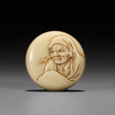 Lot 656 - JUGYOKU: A VERY FINE IVORY MANJU NETSUKE OF DARUMA