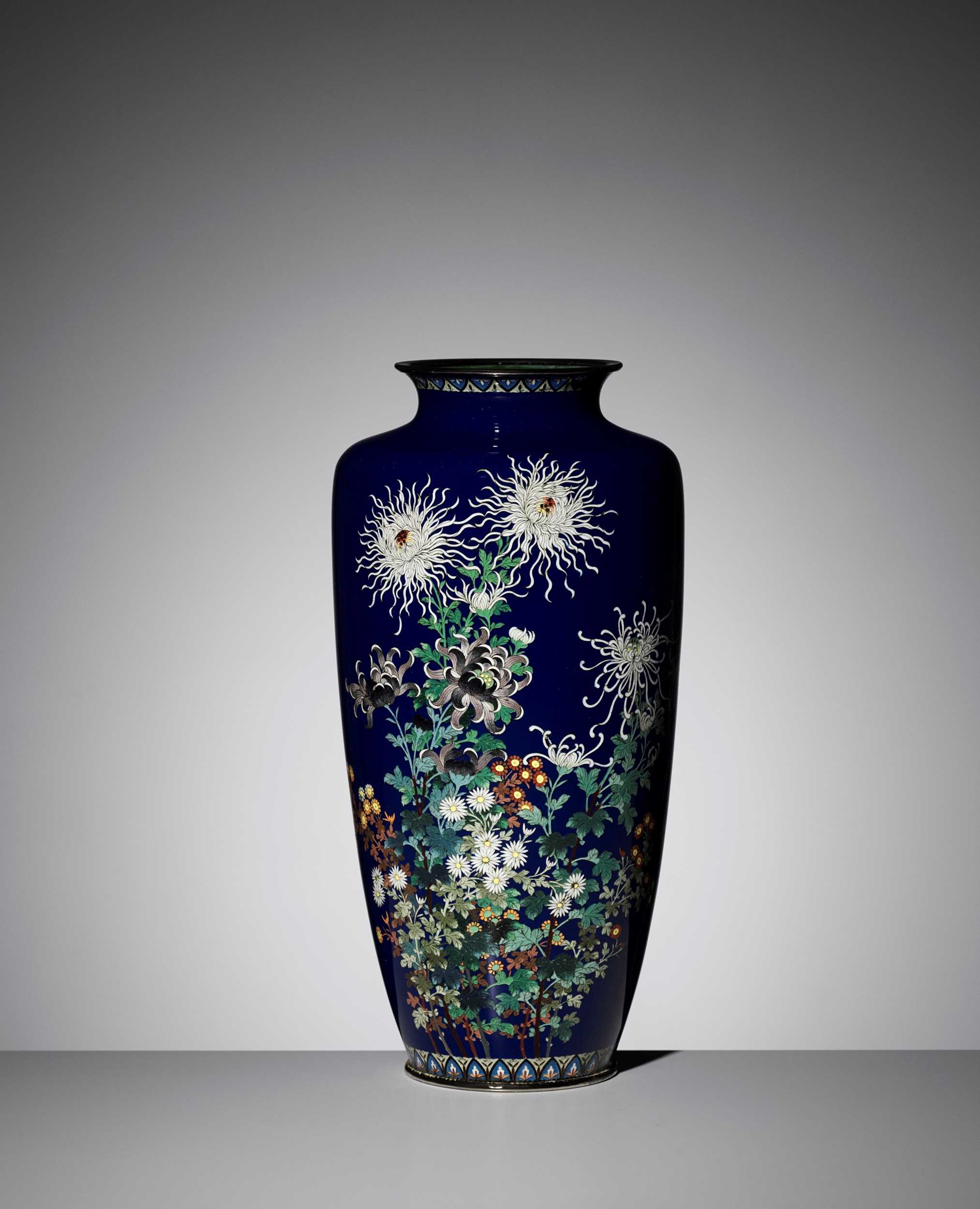Lot 26 - A LARGE MIDNIGHT-BLUE CLOISONNÉ VASE WITH FLOWERS