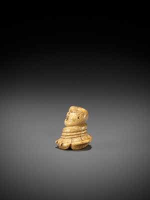 Lot 262 - A RARE STAG ANTLER ‘SILK SEAL’ TYPE NETSUKE OF A FOREIGNER