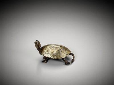 Lot 502 - A SILVER-INLAID BRONZE ‘TURTLE’ WEIGHT, LATE MING TO EARLY QING DYNASTY