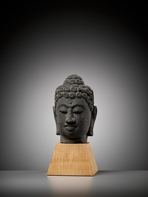 Lot 685 - AN ANDESITE HEAD OF BUDDHA, 9TH – 10TH CENTURY
