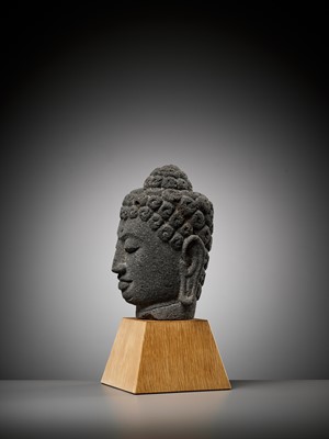 Lot 685 - AN ANDESITE HEAD OF BUDDHA, 9TH – 10TH CENTURY