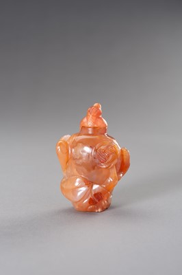 Lot 508 - AN AGATE SNUFF BOTTLE, QING DYNASTY