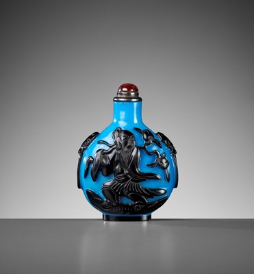 Lot 139 - A TURQUOISE GROUND BLACK OVERLAY GLASS SNUFF BOTTLE, 1820-1880