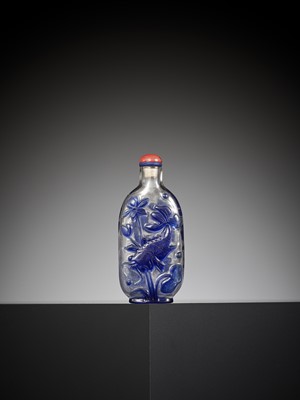 Lot 136 - A SAPPHIRE-BLUE OVERLAY GLASS ‘CELESTIAL EYE’ SNUFF BOTTLE, 18TH-19TH CENTURY