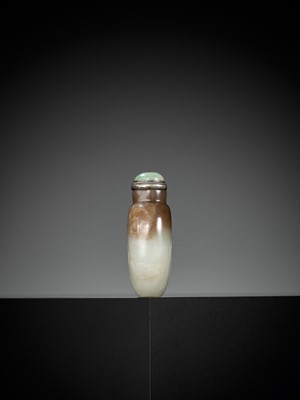Lot 125 - A WHITE AND BROWN JADE ‘CARP’ SNUFF BOTTLE, 1780-1850