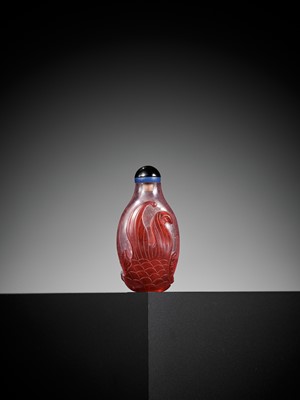 Lot 138 - A RUBY-RED OVERLAY GLASS ‘CARP’ SNUFF BOTTLE, 1760-1840