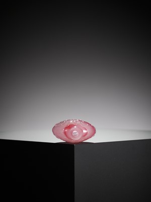 Lot 141 - A CARVED PINK GLASS ‘LOTUS’ SNUFF BOTTLE, 18TH-19TH CENTURY