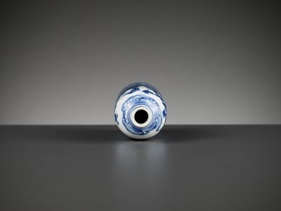 Lot 646 - A BLUE AND WHITE ‘EIGHT IMMORTALS’ SNUFF BOTTLE, QING DYNASTY