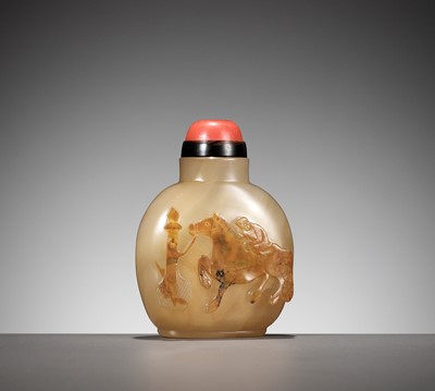 Lot 609 - A SHADOW AGATE ‘HORSE AND MONKEY’ SNUFF BOTTLE, 1750-1850