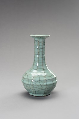 Lot 792 - A SONG STYLE GE-TYPE OCTAGONAL PORCELAIN VASE