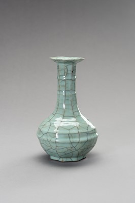 Lot 792 - A SONG STYLE GE-TYPE OCTAGONAL PORCELAIN VASE