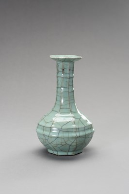 Lot 792 - A SONG STYLE GE-TYPE OCTAGONAL PORCELAIN VASE