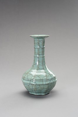 Lot 792 - A SONG STYLE GE-TYPE OCTAGONAL PORCELAIN VASE