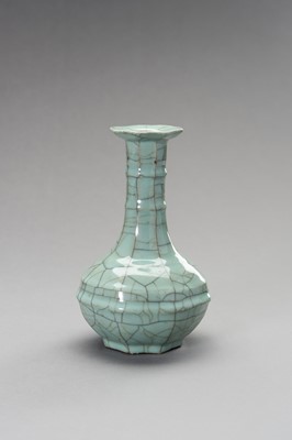 Lot 792 - A SONG STYLE GE-TYPE OCTAGONAL PORCELAIN VASE
