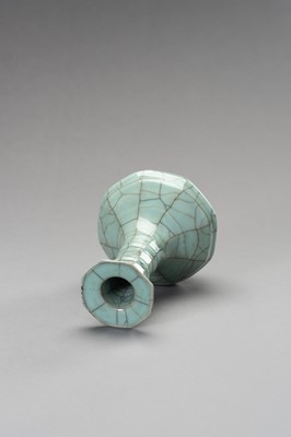 Lot 792 - A SONG STYLE GE-TYPE OCTAGONAL PORCELAIN VASE