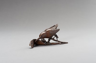 Lot 356 - A BRONZE OKIMONO OF A HUMMINGBIRD ON A LEAF, MEIJI PERIOD