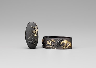 Lot 323 - A FINE FUCHI AND KASHIRA WITH A COCKEREL AND CROW
