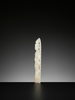 Lot 113 - A WHITE JADE FIGURE OF GUANYIN, LATE QING TO REPUBLIC