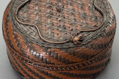 Lot 350 - A WOVEN CIRCULAR COPPER AND BRASS BOX AND COVER