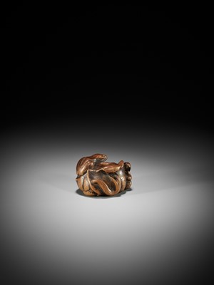 Lot 1402 - ARIMA TOMONOBU: A LARGE NAGOYA SCHOOL WOOD NETSUKE OF THE SANSUKUMI