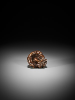 Lot 1402 - ARIMA TOMONOBU: A LARGE NAGOYA SCHOOL WOOD NETSUKE OF THE SANSUKUMI