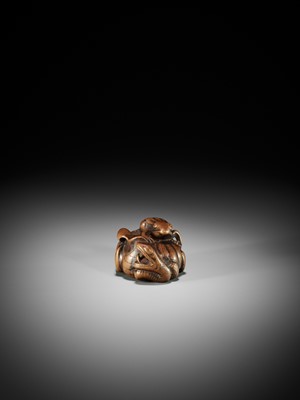 Lot 1402 - ARIMA TOMONOBU: A LARGE NAGOYA SCHOOL WOOD NETSUKE OF THE SANSUKUMI