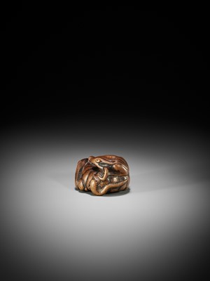 Lot 1402 - ARIMA TOMONOBU: A LARGE NAGOYA SCHOOL WOOD NETSUKE OF THE SANSUKUMI