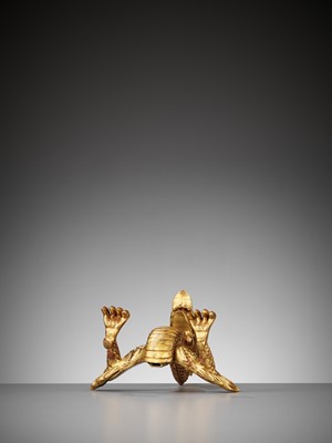 Lot 44 - A RARE GOLD-LACQUERED WOOD MAEDATE IN THE FORM OF A DRAGON