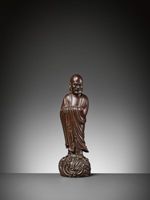 Lot 96 - A LARGE HARDWOOD FIGURE OF DAMO (BODHIDHARMA), LATE MING TO EARLY QING DYNASTY