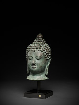 Lot 575 - A MONUMENTAL BRONZE HEAD OF BUDDHA, CHIENG SEN STYLE