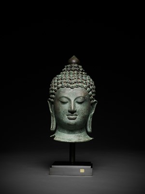 Lot 575 - A MONUMENTAL BRONZE HEAD OF BUDDHA, CHIENG SEN STYLE
