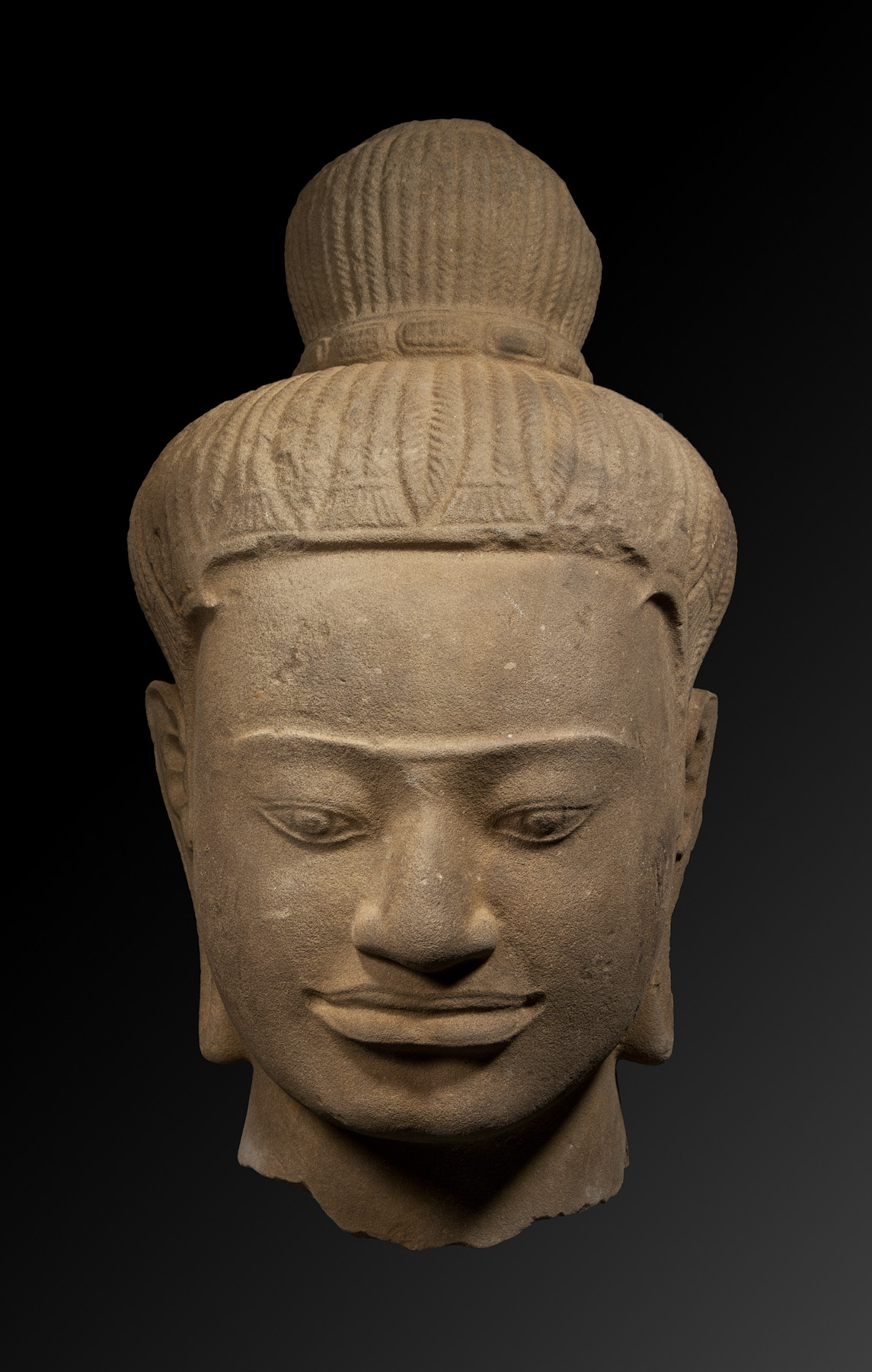 Lot 566 - A LARGE SANDSTONE HEAD OF A MALE DEITY,