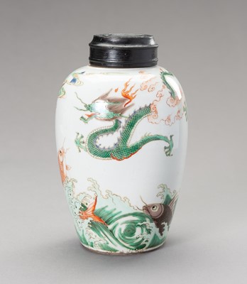 Lot 617 - A FAMILLE VERTE ‘DRAGON AND CARP’ JAR, LATE QING DYNASTY