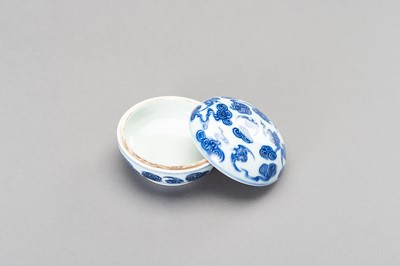 Lot 575 - A SMALL BLUE AND WHITE PORCELAIN ‘BATS’ BOX AND COVER, LATE QING DYNASTY