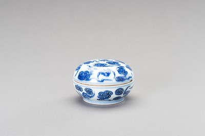 Lot 575 - A SMALL BLUE AND WHITE PORCELAIN ‘BATS’ BOX AND COVER, LATE QING DYNASTY