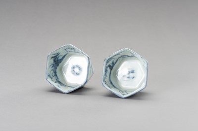 Lot 36 - A SET OF BLUE AND WHITE HEXAGONAL CUPS, 19TH CENTURY