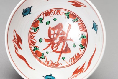Lot 641 - A MING-STYLE SWATOW BOWL, QING DYNASTY
