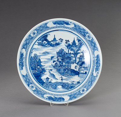 Lot 784 - A LARGE BLUE AND WHITE DISH, QING
