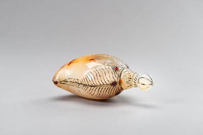 Lot 1282 - A MUGHAL-STYLE AGATE PERFUME BOTTLE