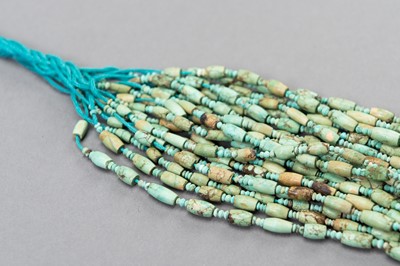 Lot 1364 - AN ANCIENT BACTRIAN TURQUOISE BEAD NECKLACE