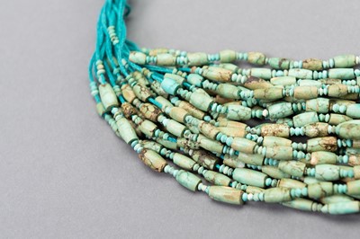 Lot 1364 - AN ANCIENT BACTRIAN TURQUOISE BEAD NECKLACE