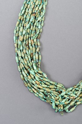 Lot 1364 - AN ANCIENT BACTRIAN TURQUOISE BEAD NECKLACE