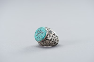 Lot 1004 - A PERSIAN SILVER RING WITH TURQUOISE MATRIX INTAGLIO, 19TH CENTURY