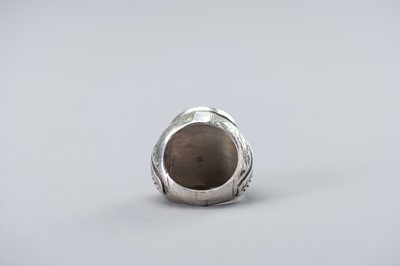 Lot 1004 - A PERSIAN SILVER RING WITH TURQUOISE MATRIX INTAGLIO, 19TH CENTURY