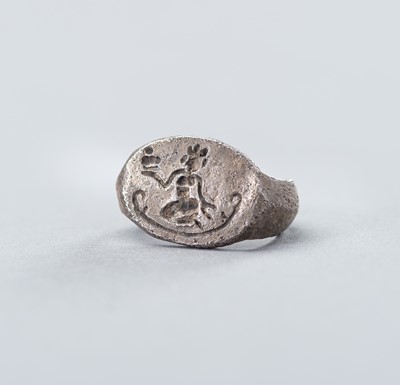 Lot 1226 - A PYU CULTURE SILVER ALLOY ‘LAKSHMI’ RING, 9TH TO 11TH CENTURY