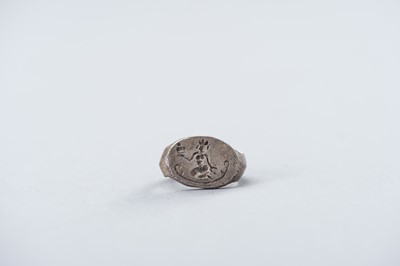 Lot 1226 - A PYU CULTURE SILVER ALLOY ‘LAKSHMI’ RING, 9TH TO 11TH CENTURY
